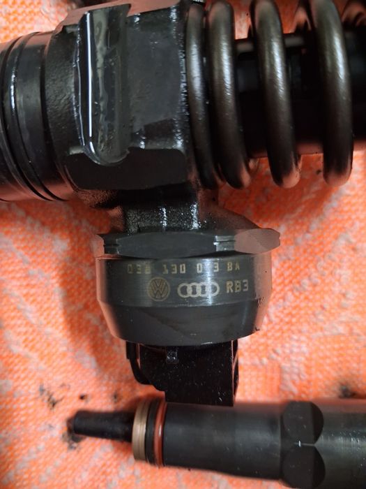 Injectoare  wv passat b5.5 1.9tdi 131cp 038130073 BA CD