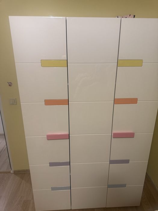 Гардероб с рамери: Височина 195, дълбочина 56, дължина 120