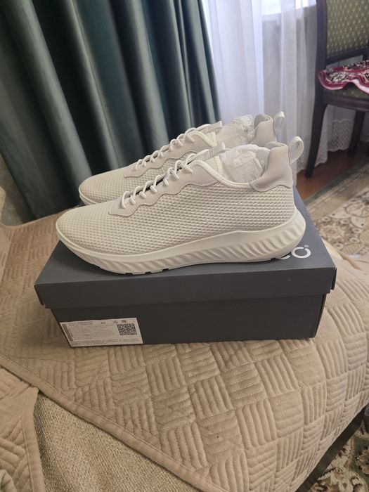 Продается кроссовки мужские фирмы Ecco.  Размер 45