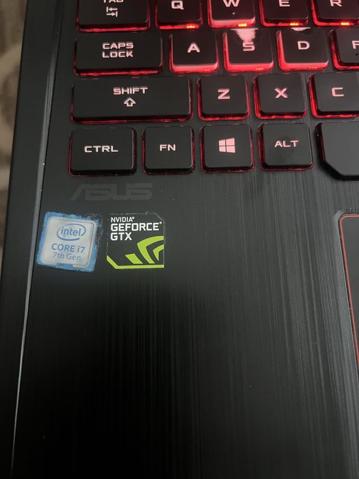 Vand la detali Asus rog strix 553
