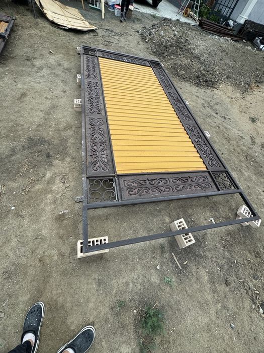 Варота откатные с калиткой.