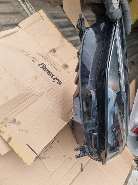 far stanga audi a4 b9 facelift cod 8W0941011