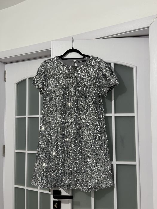Rochie paiete argintii marime S + cadou fusta Poema