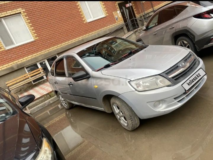 Продам lada granta хэтчбек год 2015