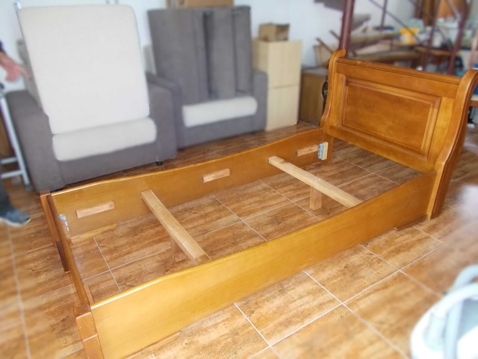 Легло с матрак масивно дърво - 2 броя