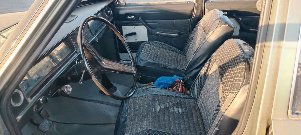 Машина продаётся. Газ 24.