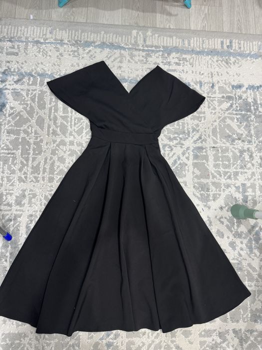 Вечернее чёрное платье