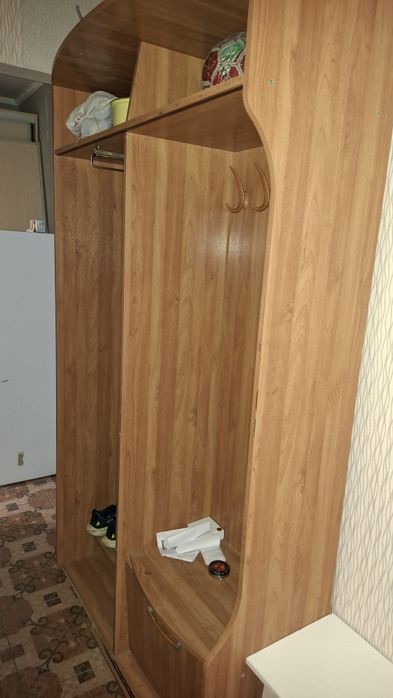 Продаётся шкаф, стол, кровать