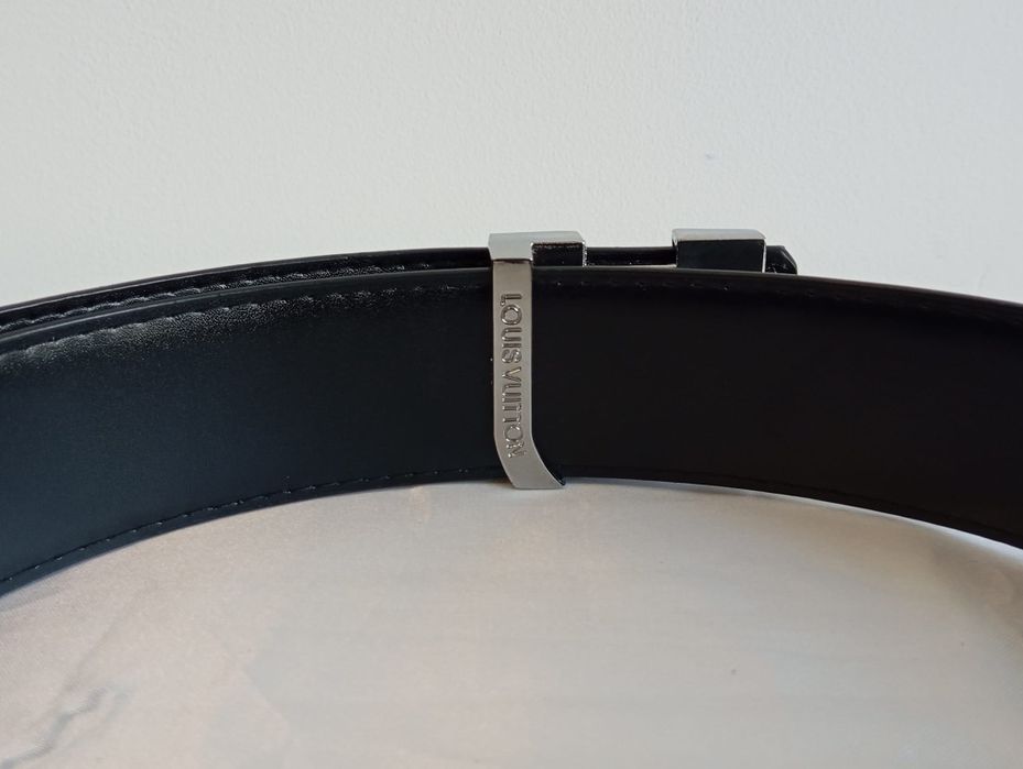 Curea L.V. - 110cm - negru cu catarama argintie