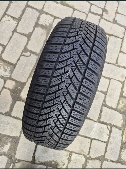 O bucată 205/55 R16 M+S iarnă - una Semperit Pirelli