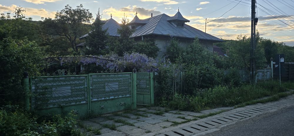Casă de vănzare  cu teren 1100mp in Sărata Monteoru.  gaze  și  canalizare