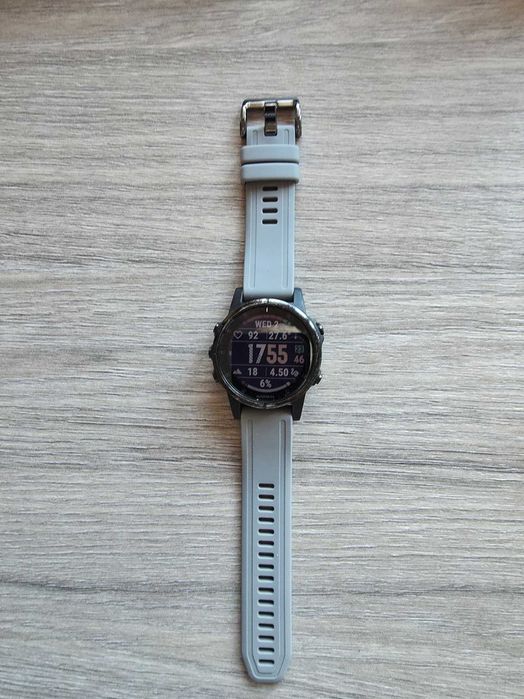 Продавам Garmin Fenix 5S Plus Sapphire Edition в добро състояние