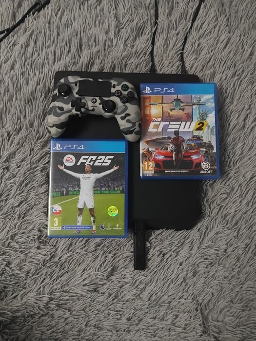 vând PS 4 , cu 2 jocuri și o maneta