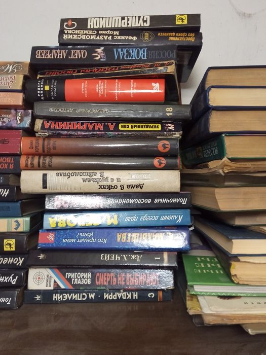 Продам недорого книги разные,