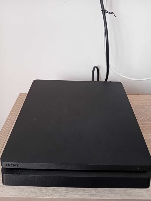 Vând PS4 Slim DEFECT Pentru piese de schimb