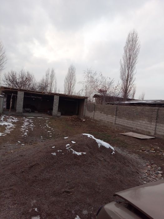 uy sotiladi 3 xona zabor bilan oralgan