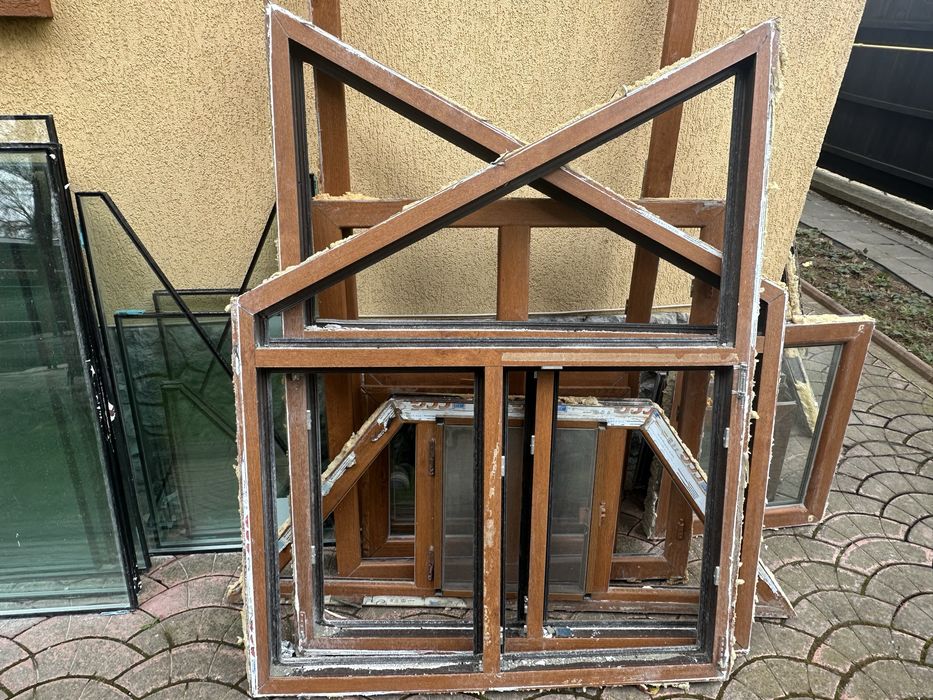 Vand tamplarie casă