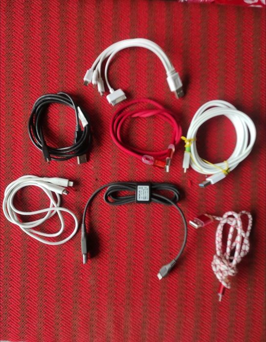 Cablu de date și alimentare, cu  mufe diferita