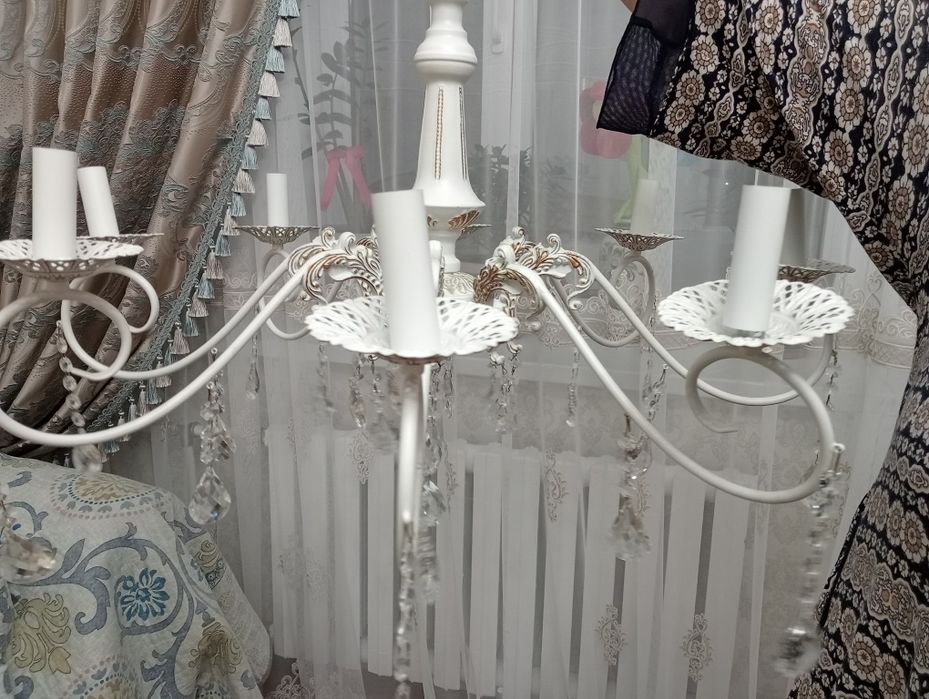 Продаются люстры