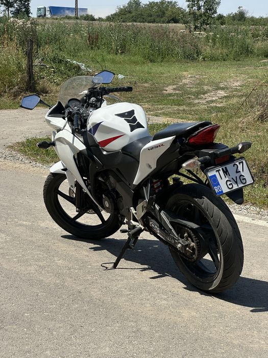 Honda CBR 125R (JC50) 2014 - Motor refăcut (133cc) | Acte la zi | Ideală A1