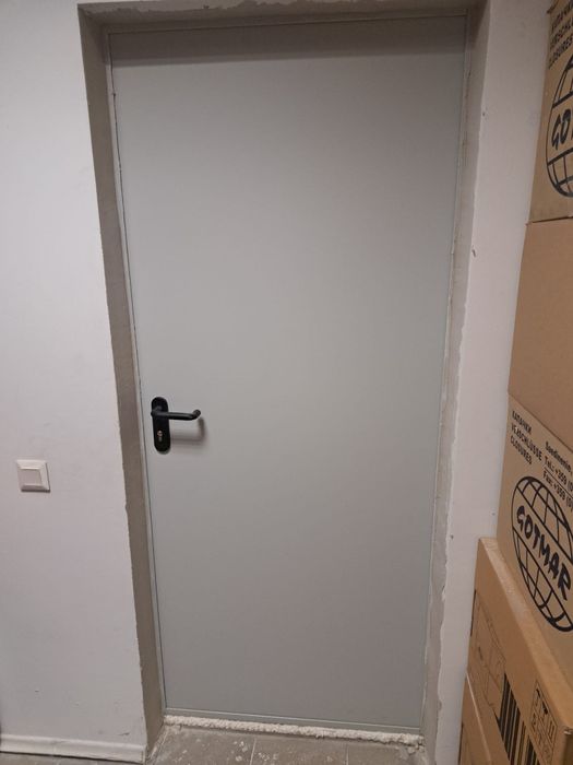 Montaj usi metalice si tamplarie pvs deblocari usi