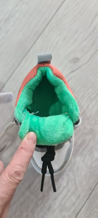 Продам детскую обувь