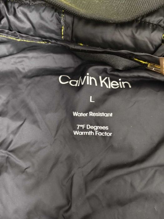 продам мужскую куртку Calvin Klein