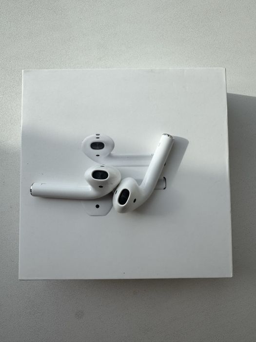 Продам наушники apple airpods 2