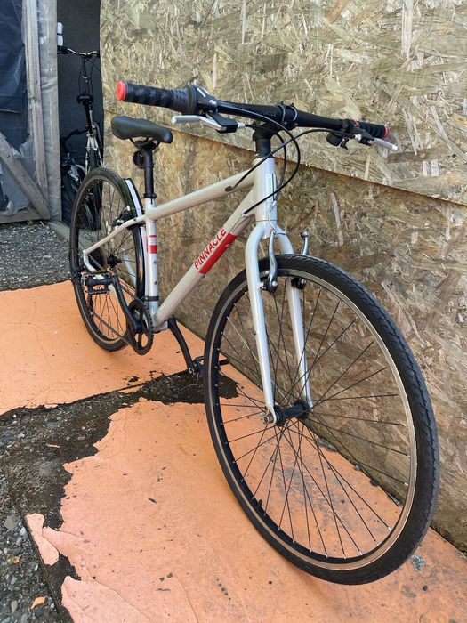 Bicicleta pinnacle cadru aluminiu roti 28” culoare nardo grey