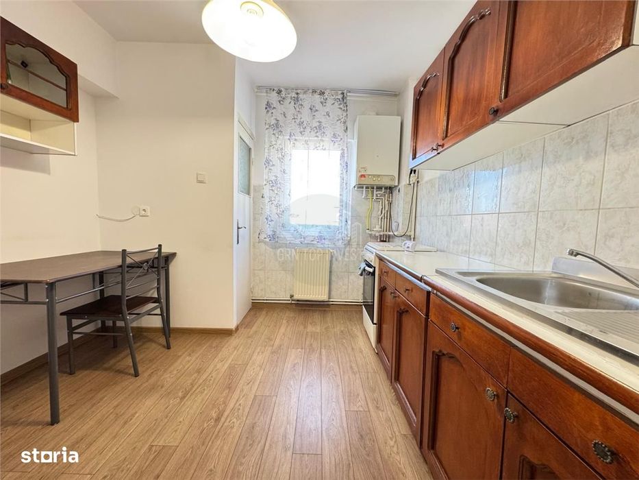 Apartament decomandat 2 camere cu balcon zona Mihai Viteazul