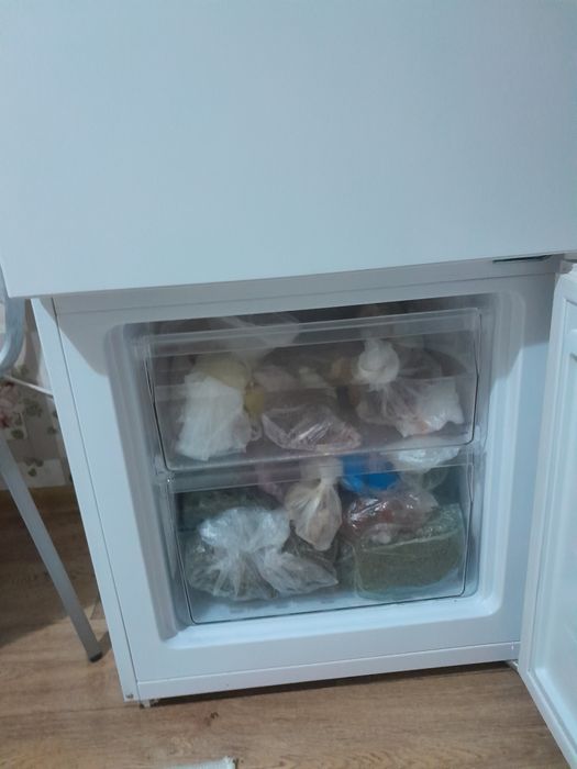 Холодильник + морозильник в отличном состоянии