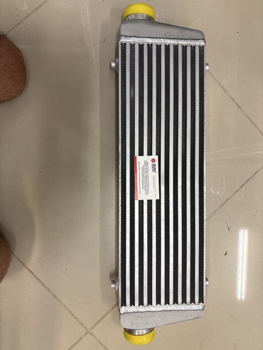 универсален интеркулер Intercooler Races 550x180x65 63мм bar&plate