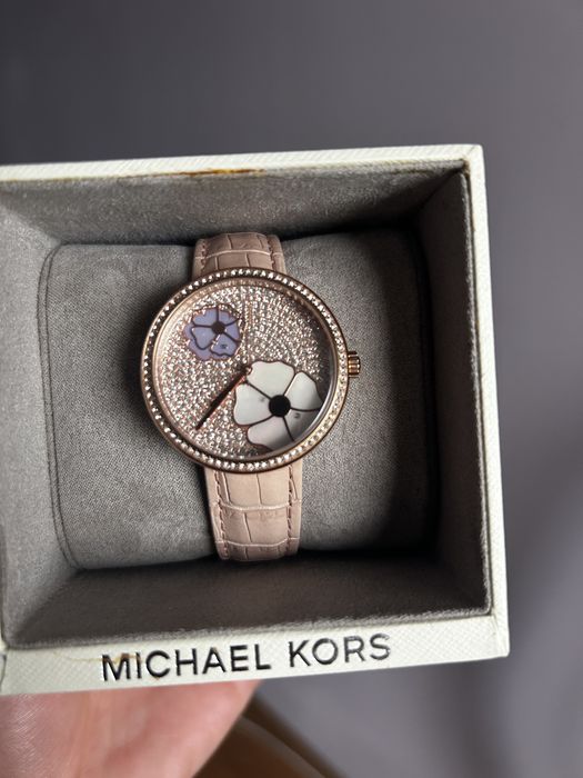часовник Michael Kors MK2718 от колекцията Courtney