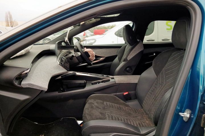 Dezmembrez Peugeot 3008 3 [2023 - 2026] Crossover e-3008 73 kWh (213