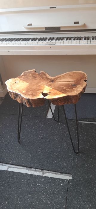 Масичка с метални крачета