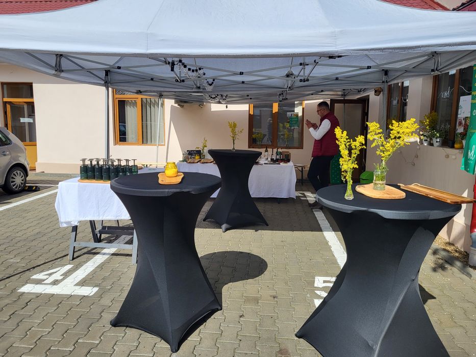 Mese de cocktail cu husă neagră de închiriat