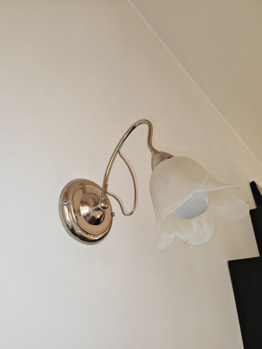 Vând 2 lustre plus 2 aplici perete vintage