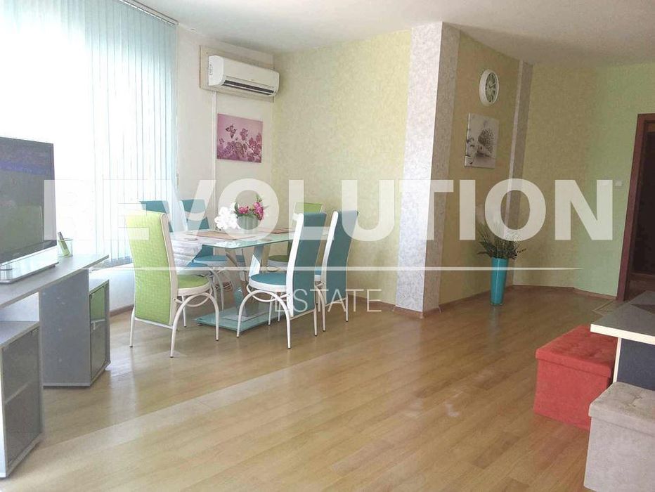 Четиристаен апартамент в района на Общината!