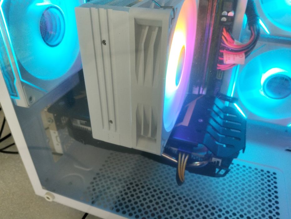 Full Komplekt Kampyuter RX 8 gb Manitor 27 IPS 165Hz Ozu 16 Gb Keys A