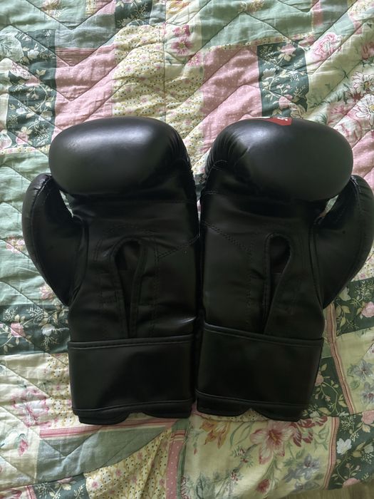 Продавам боксови ръкавици Dominator 12 Oz