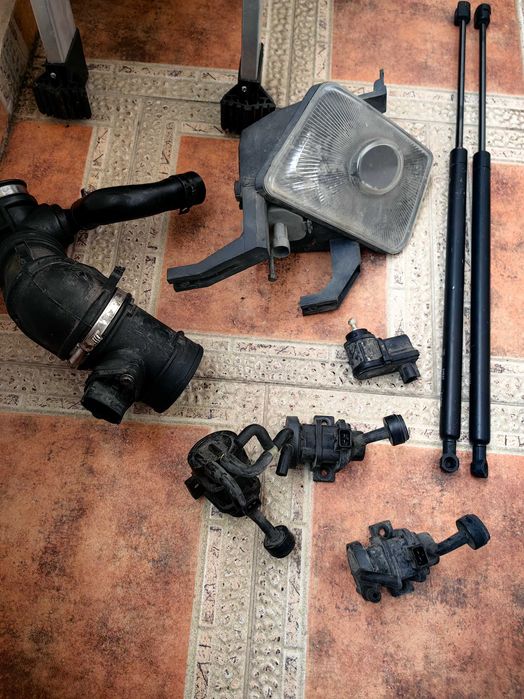 Продавам ЕГР клапани , дебитомер , халоген , амортисьори за багажник