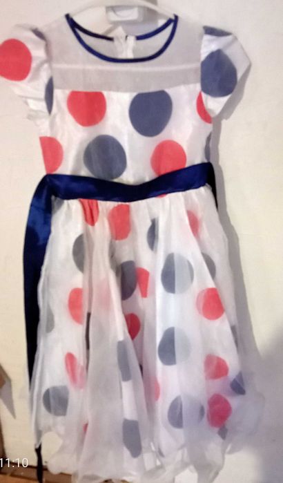 Продам  нарядные платья