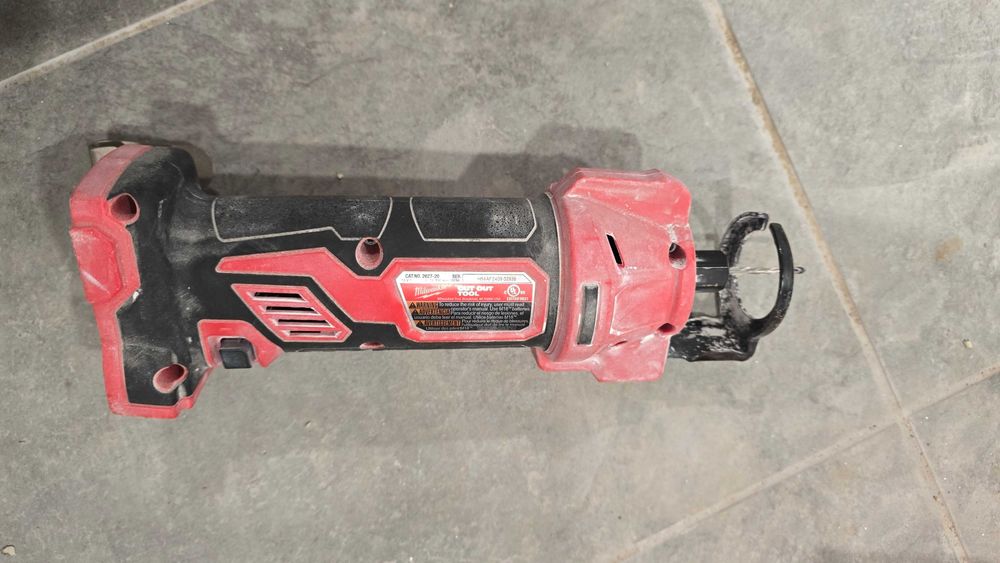 Milwaukee 2627-20 M18 18V Compact Cordless Drywall Cut Out Tool
