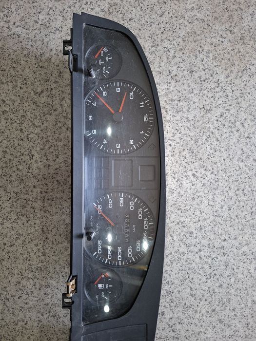 Продам приборную панель от Audi C4