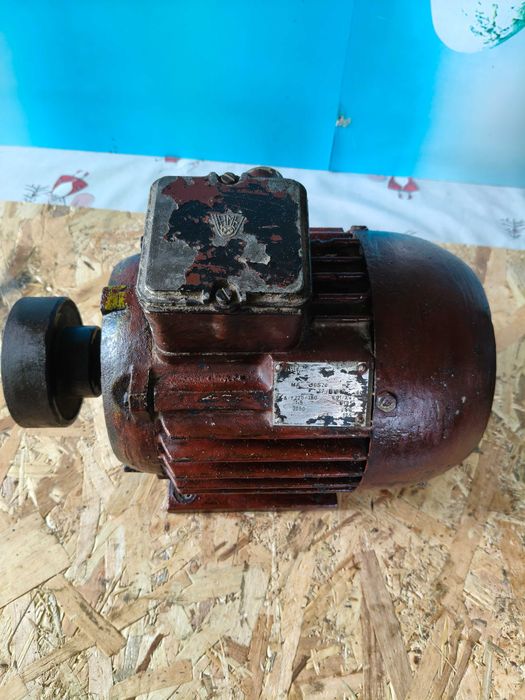 Vând două motoare electrice