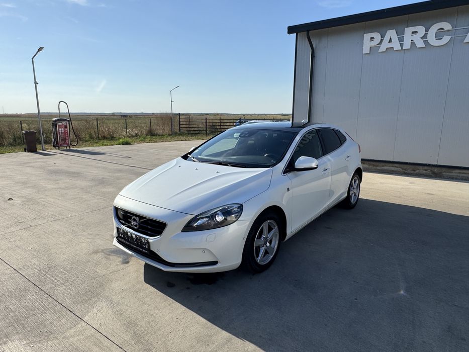 Volvo V40 Ocean Race/panorama/camera/distronic/lane/side/190cp/rate/garantie