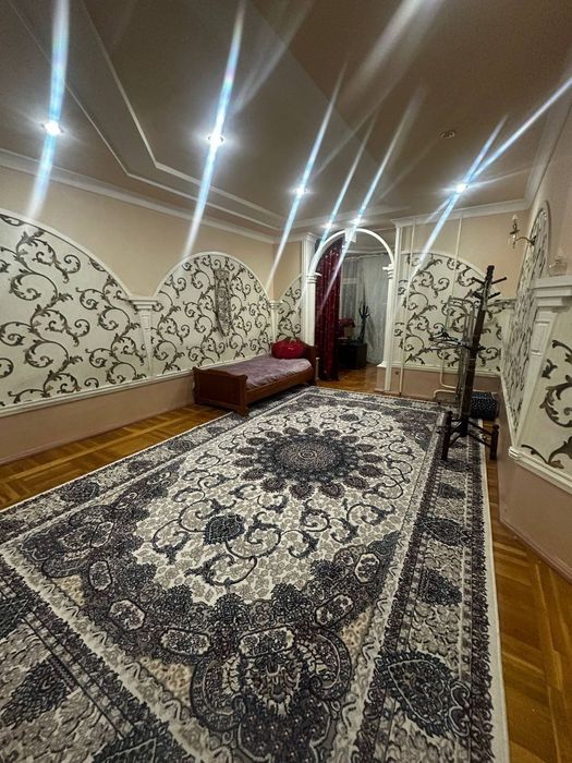 Arenda  3 xona Chorsu Roysin 130kv