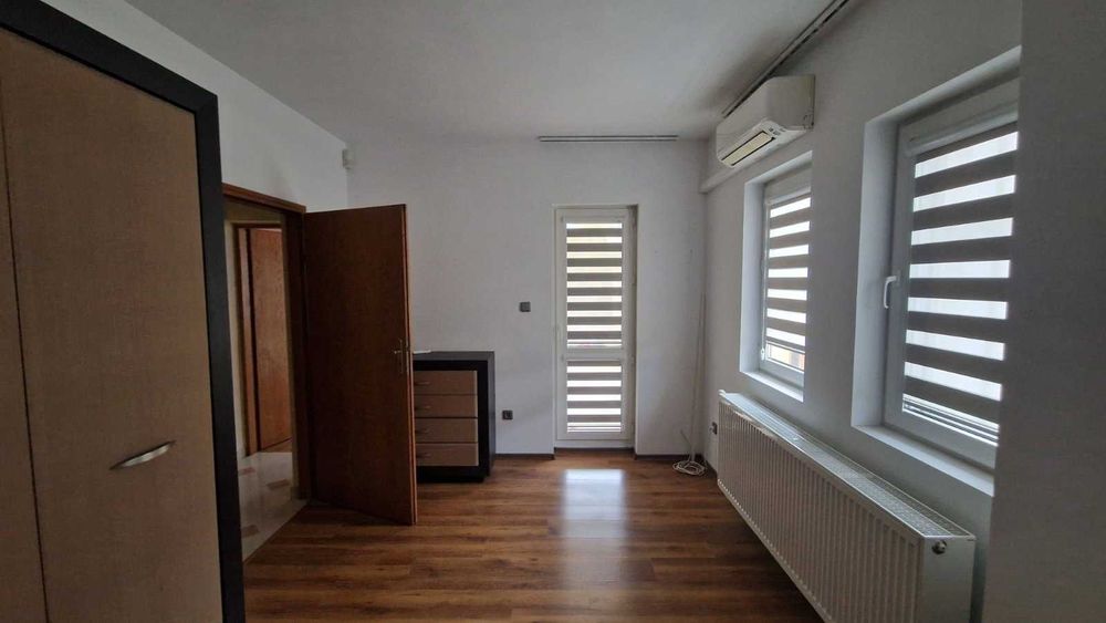 По договаряне - запазени интериорни врати, кухня, санитария и ламинат