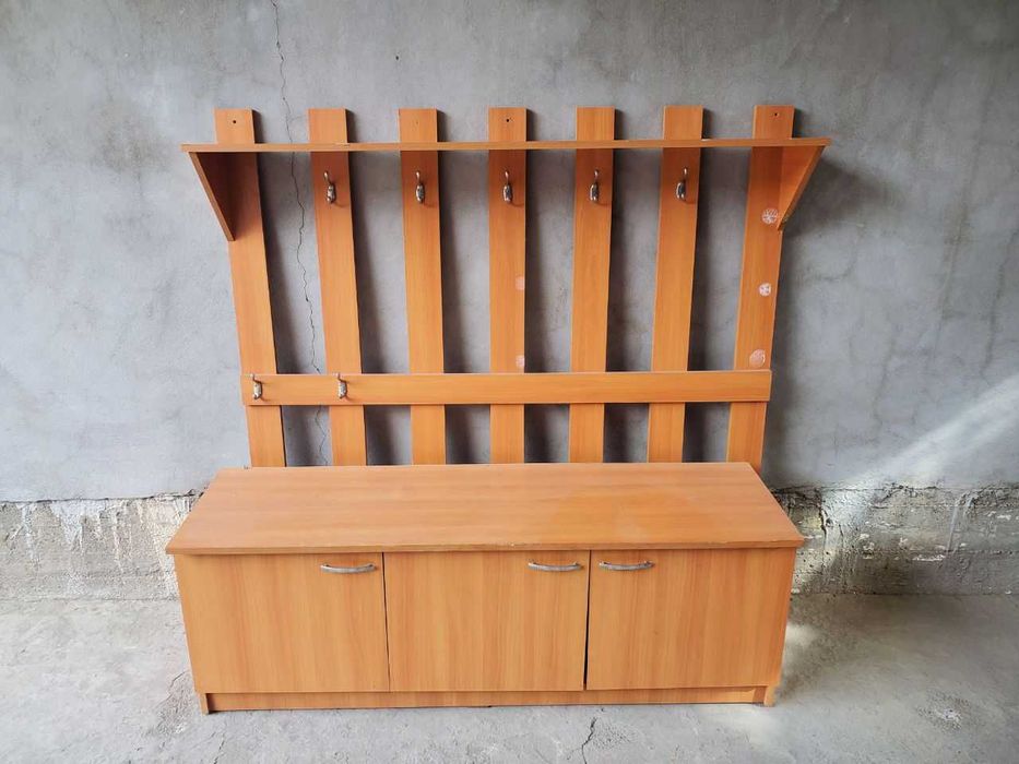 Продаётся прихожая (вешалка + тумба для обуви)