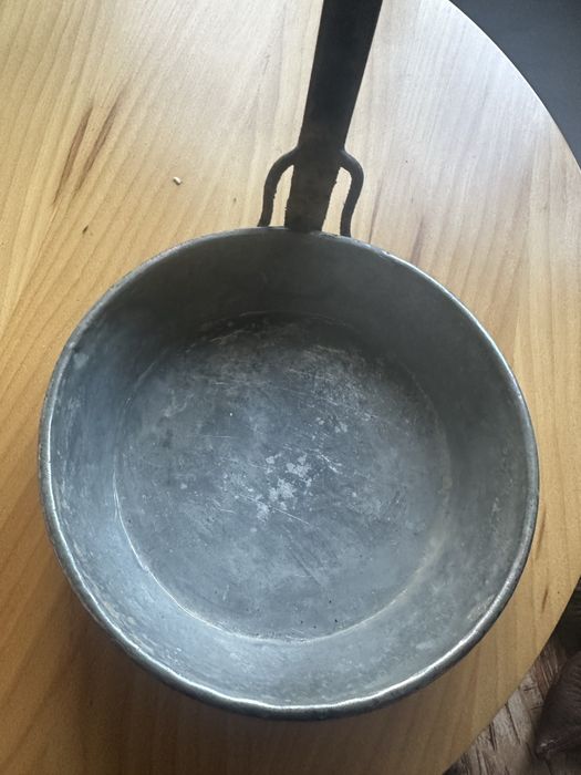 Много запазен стар,меден тиган!